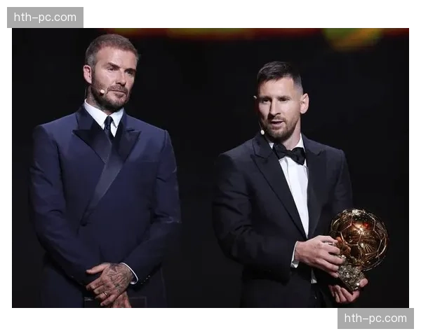 特写:曼联“92班”雕像在老特拉福德外揭幕,众多名宿到场见证 特写:曼联“92班”雕像在老特拉福德外揭幕,众多名宿到场见证