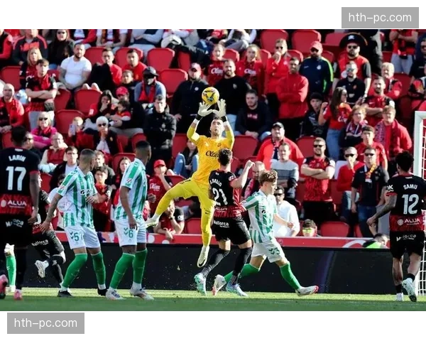 特写：门将对决，奥布拉克与库尔图瓦互献神扑